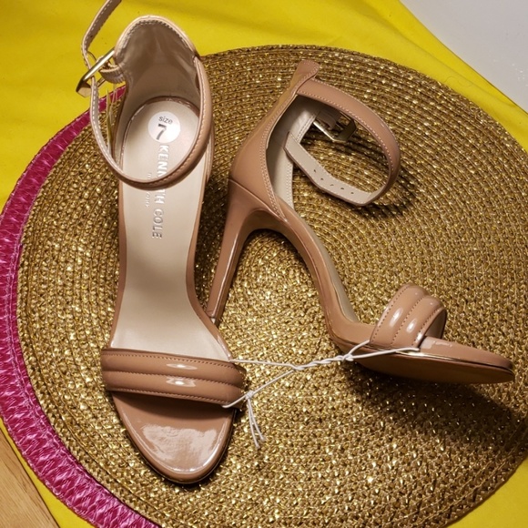Kenneth Cole Reaction Shoes - *NWoB* Kenneth Cole Heels w/ Goldtone Accents sz 7